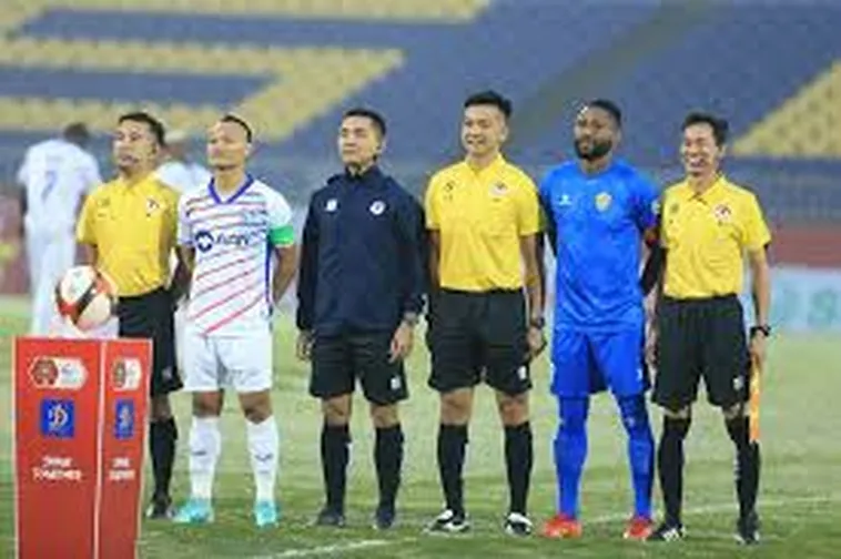 Nhiệm Vụ Và Tiêu Chuẩn Của Trợ Lý Trọng Tài Bóng Đá
